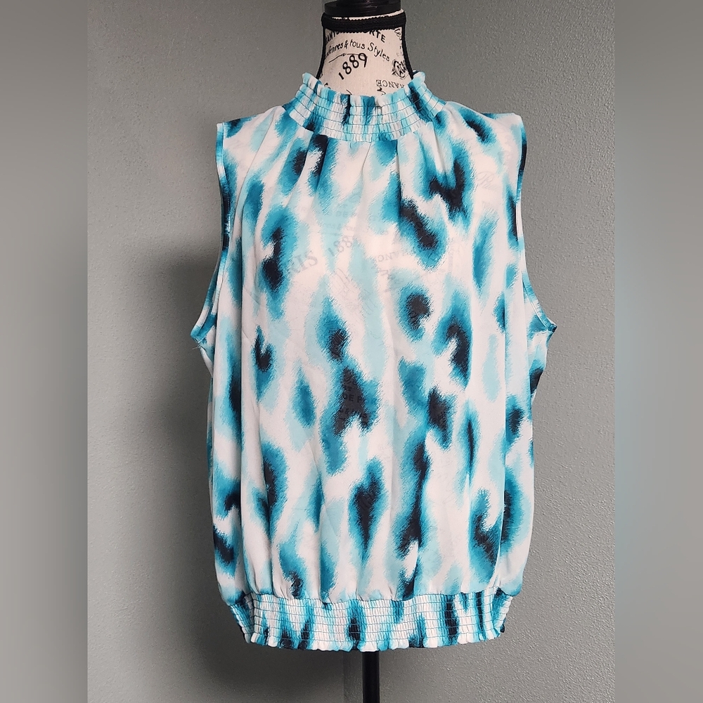 Sere Nada Blue and White Sleeveless Women's Top